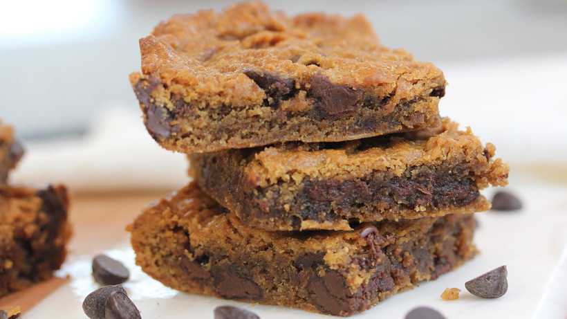 chocolate chop cookie bars made with vegan ingredients