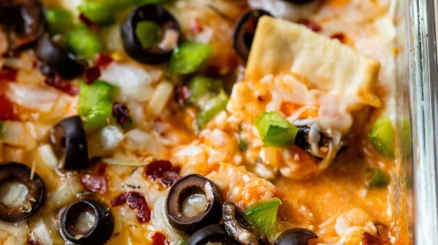 Cottage cheese pizza bowl with a chip in it.