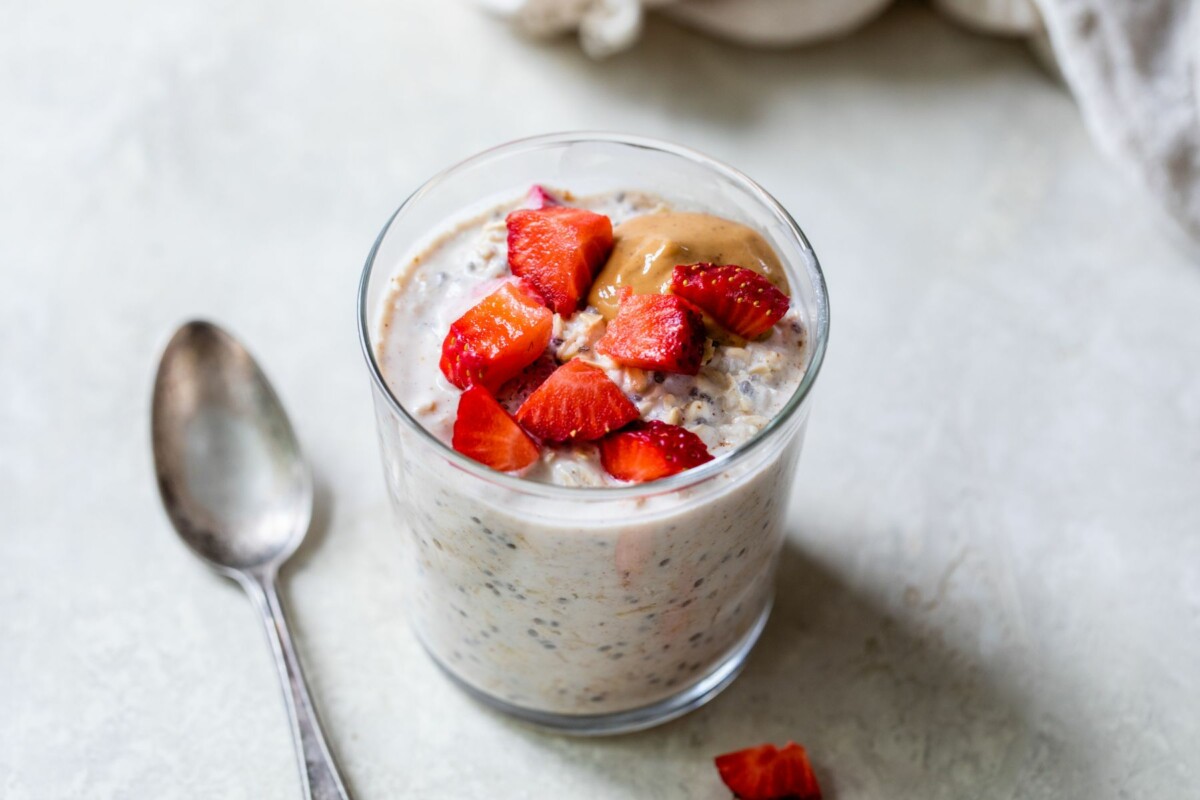 Strawberry overnight oats topped with chopped strawberries and peanut butter.